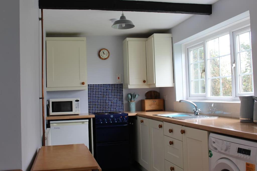 Cozy Country Cottage With Beautiful Rural Views New Quay Екстериор снимка