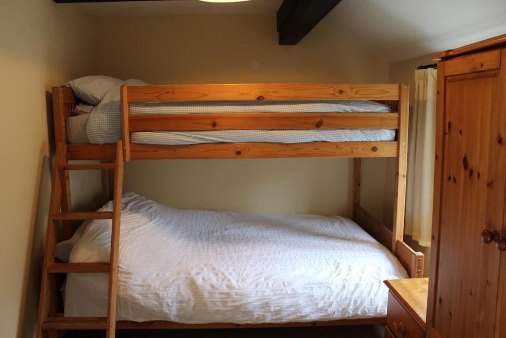 Cozy Country Cottage With Beautiful Rural Views New Quay Екстериор снимка