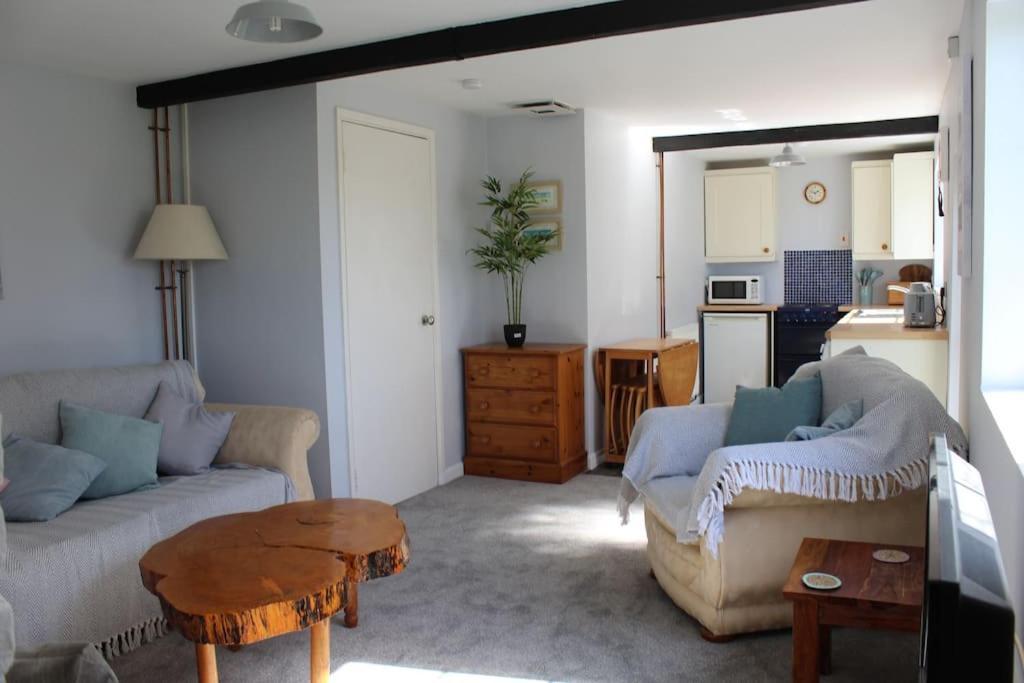 Cozy Country Cottage With Beautiful Rural Views New Quay Екстериор снимка